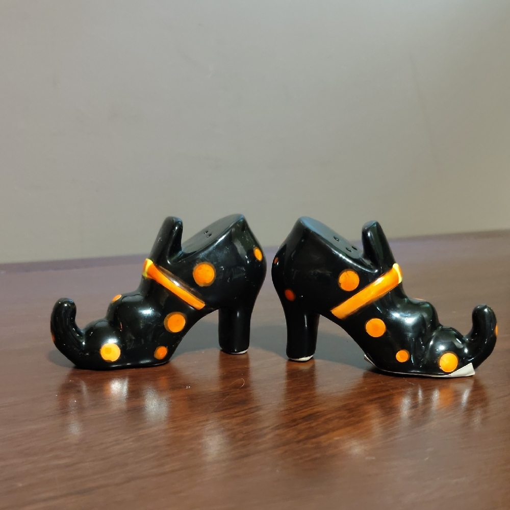 Unbranded Orange/Black Witch Shoe Salt And Pepper Shakers